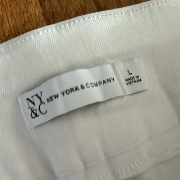 Whitney High-Waisted Pull-On Slim-Leg Capri Pant - White New York & Co - Picture 7 of 9